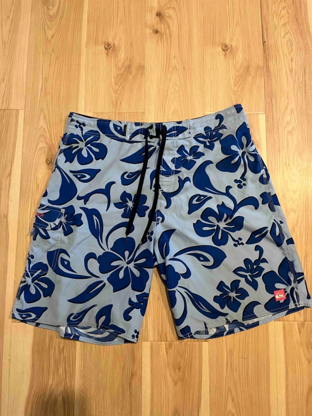 Quiksilver Men's Light Blue & Royal Floral Hawaiian Board Shorts